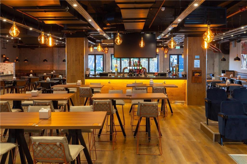 Village Hotel Μπράκνελ Εστιατόριο φωτογραφία